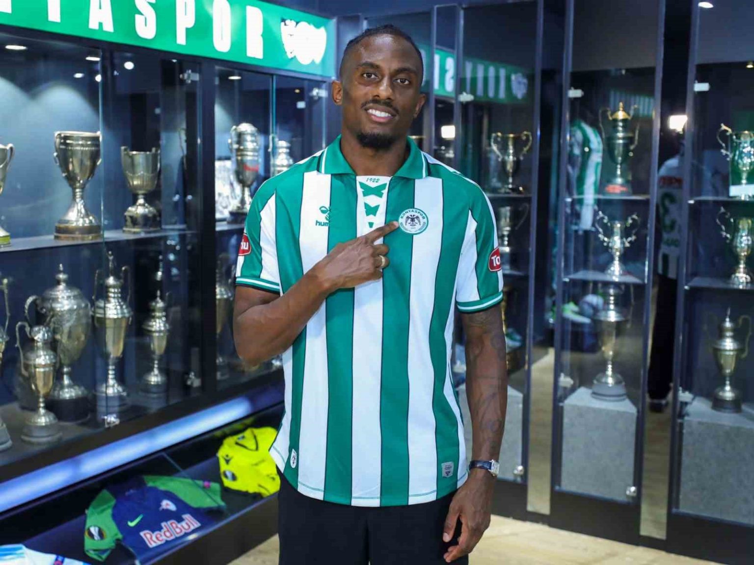 konyaspor-yhoan-andzouanayi-kadrosuna-katti