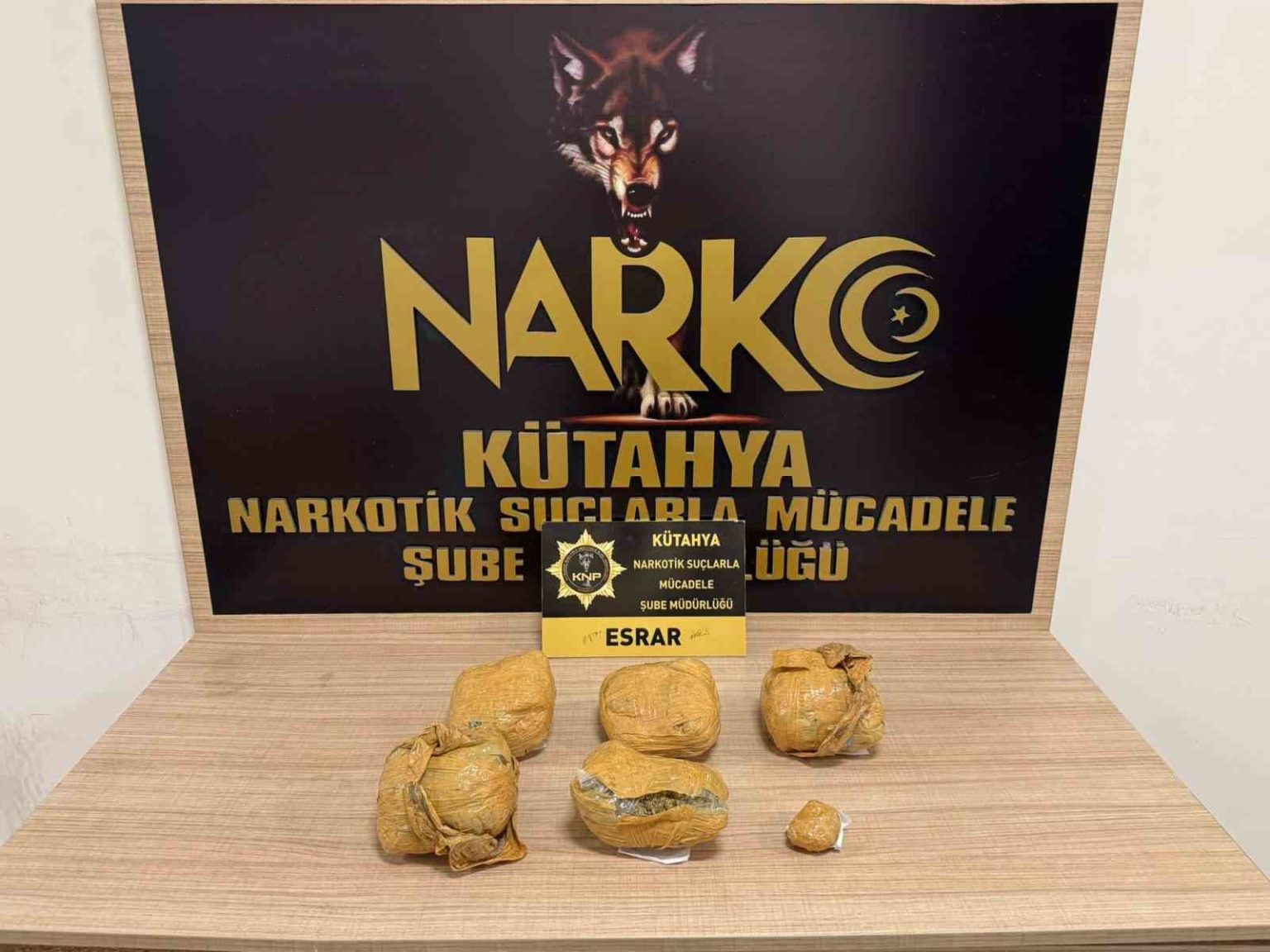 kutahyada-uyusturucu-operasyonu-2-supheli-tutuklandi