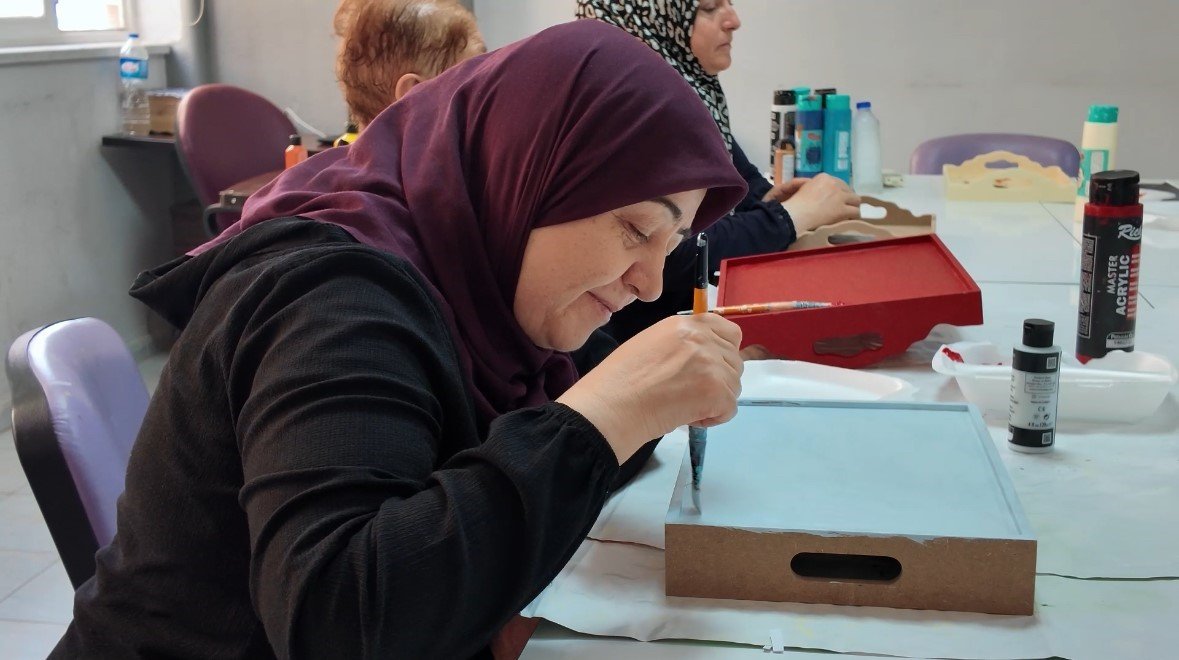 mardinde-10-merkezde-42-bin-kadina-destek-calismalari-suruyor