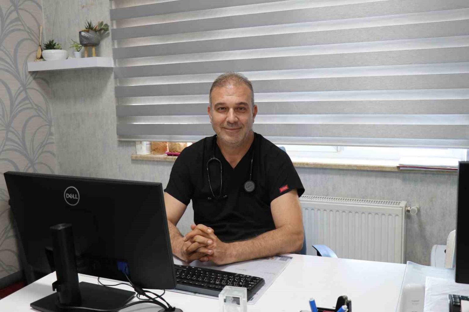 sicak-havalarda-yasanan-elektrolit-kaybina-bagli-olarak-kalp-krizi-riski-artiyor