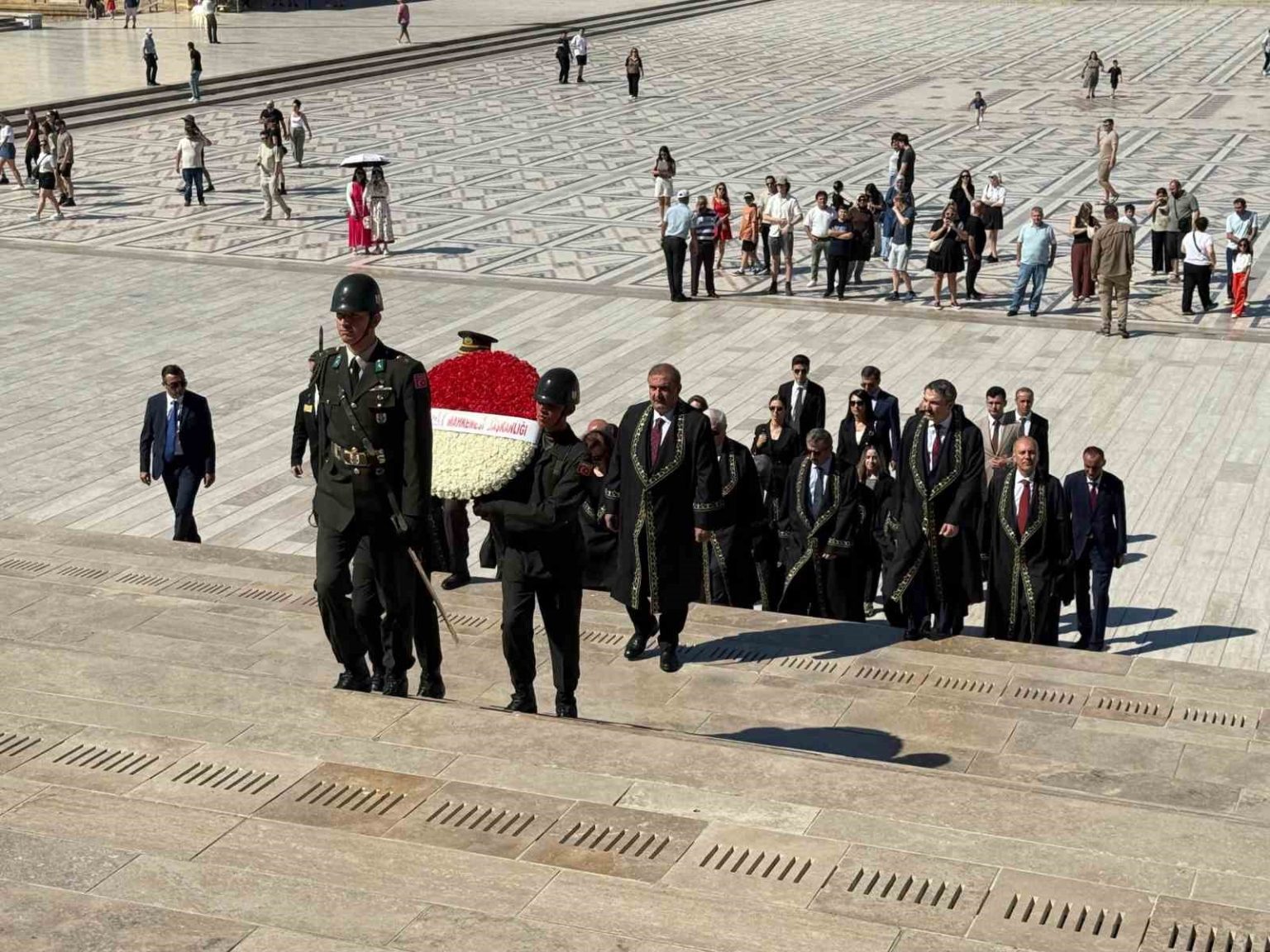 uyusmazlik-mahkemesi-80-kurulus-yil-donumunde-anitkabiri-ziyaret-etti