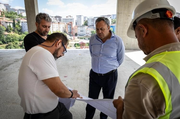 yeni-hizmet-binasi-calismalarini-denetledi