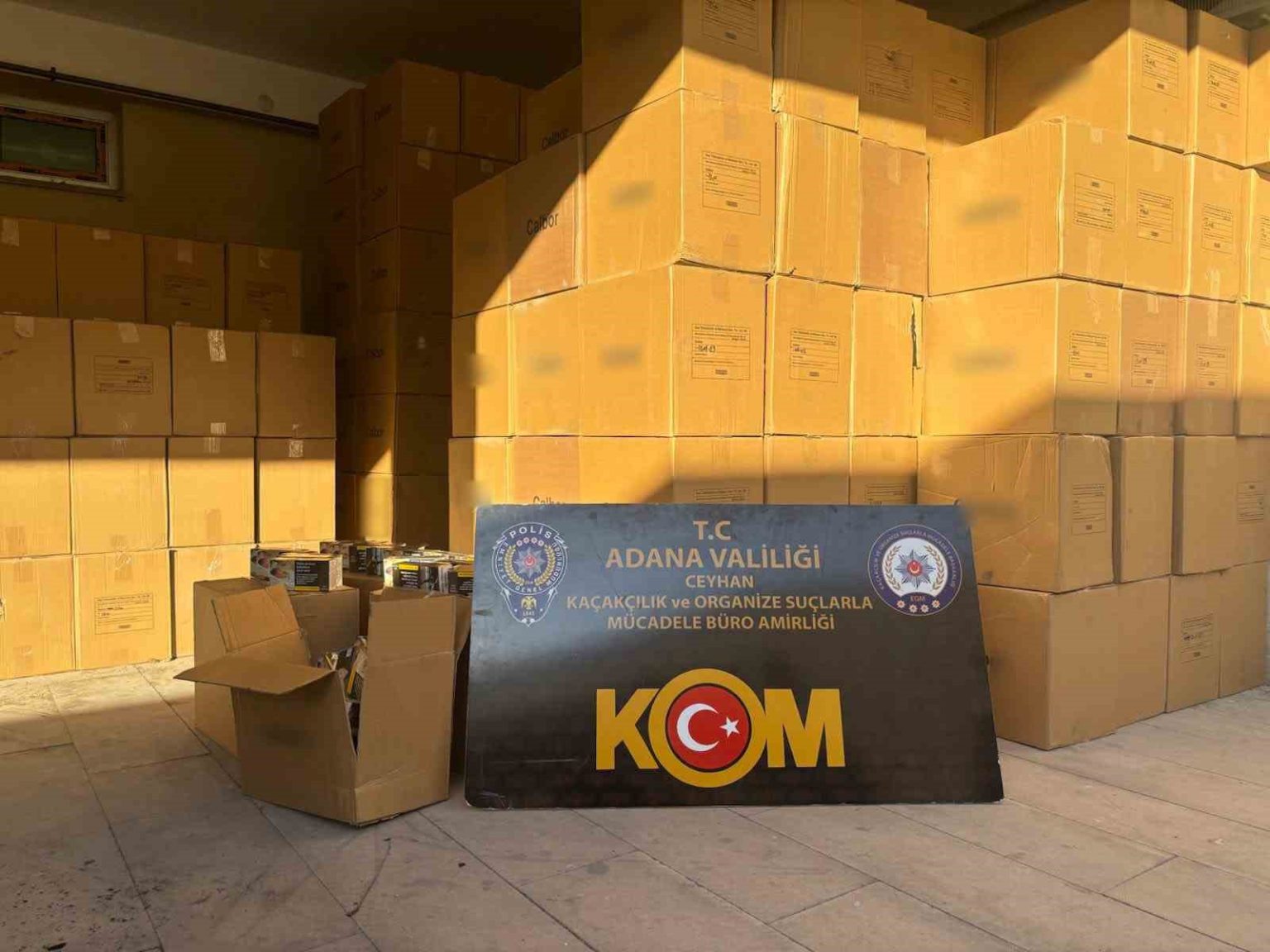 adanada-11-milyon-730-bin-kacak-makaron-ele-gecirildi-5-gozalti