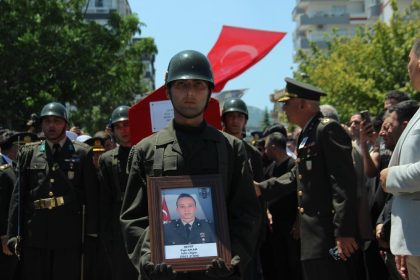 aydinli-sehit-ustegmen-ege-akar-izmirde-dualarla-son-yolculuguna-ugurladi
