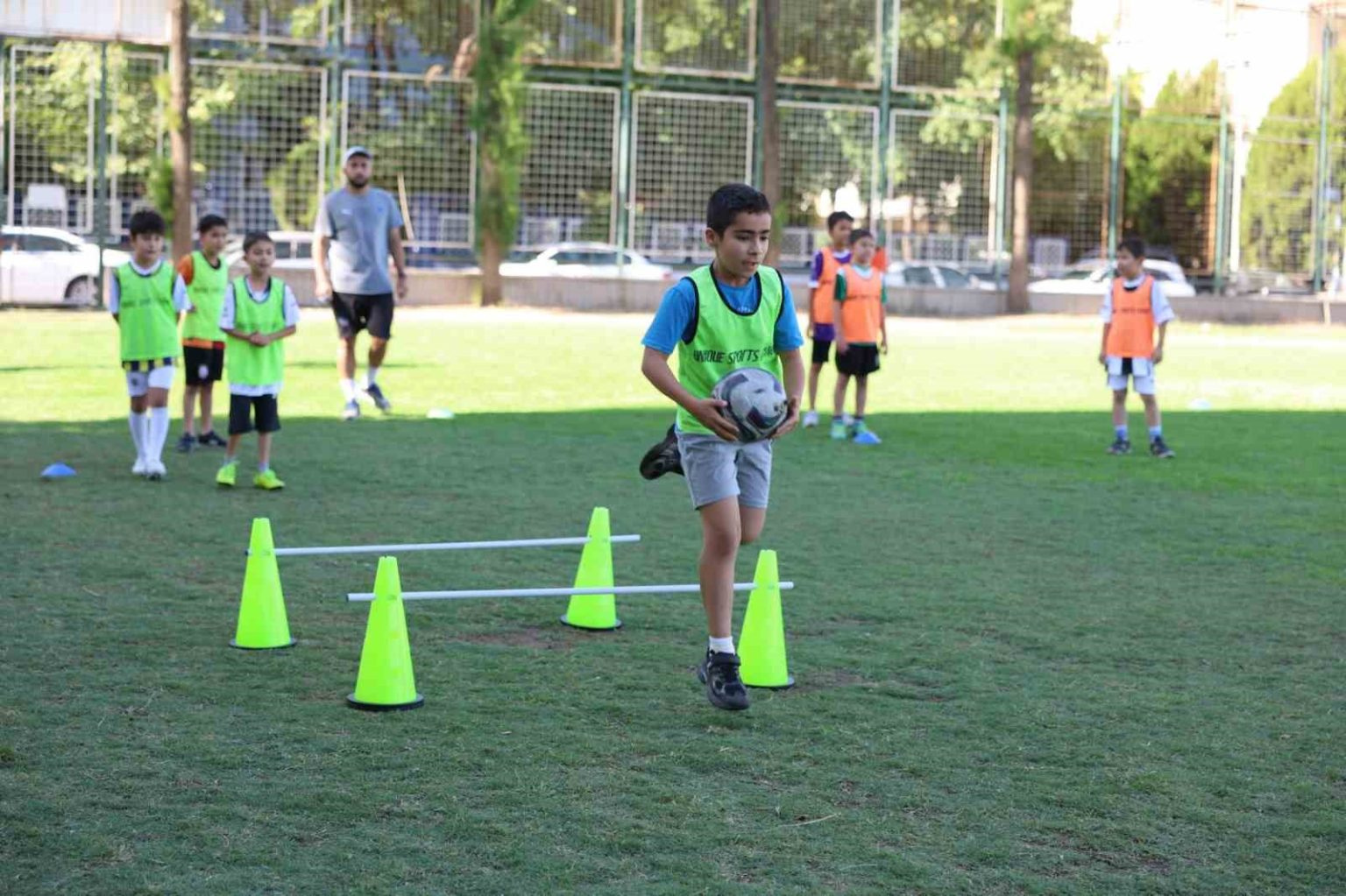 baskan-cercioglunun-destekleriyle-aydinli-cocuklar-sporla-gelisiyor