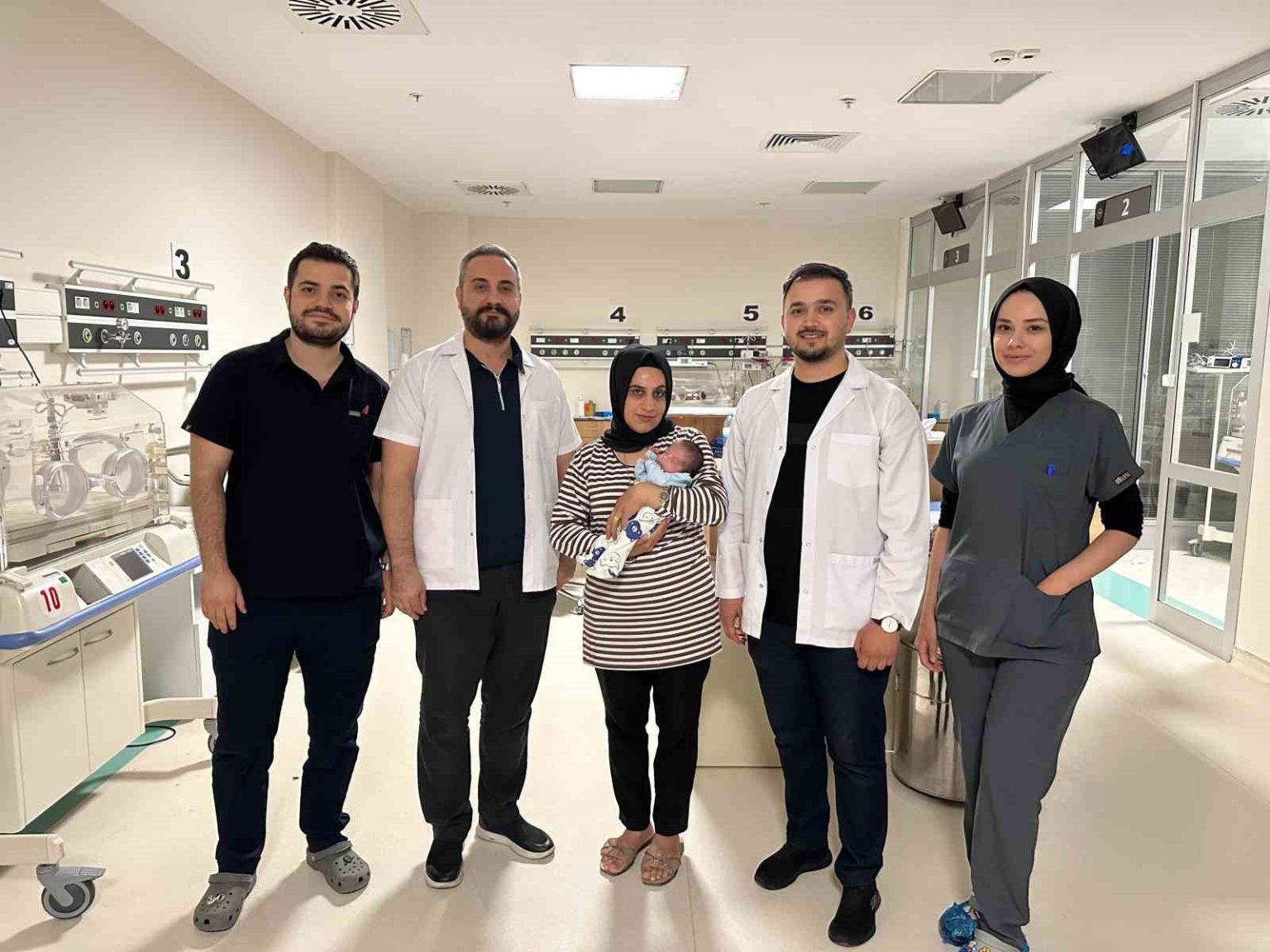 batmanda-900-gram-dunyaya-gelen-bebek-2-kiloya-ulasarak-hayata-tutunmayi-basardi