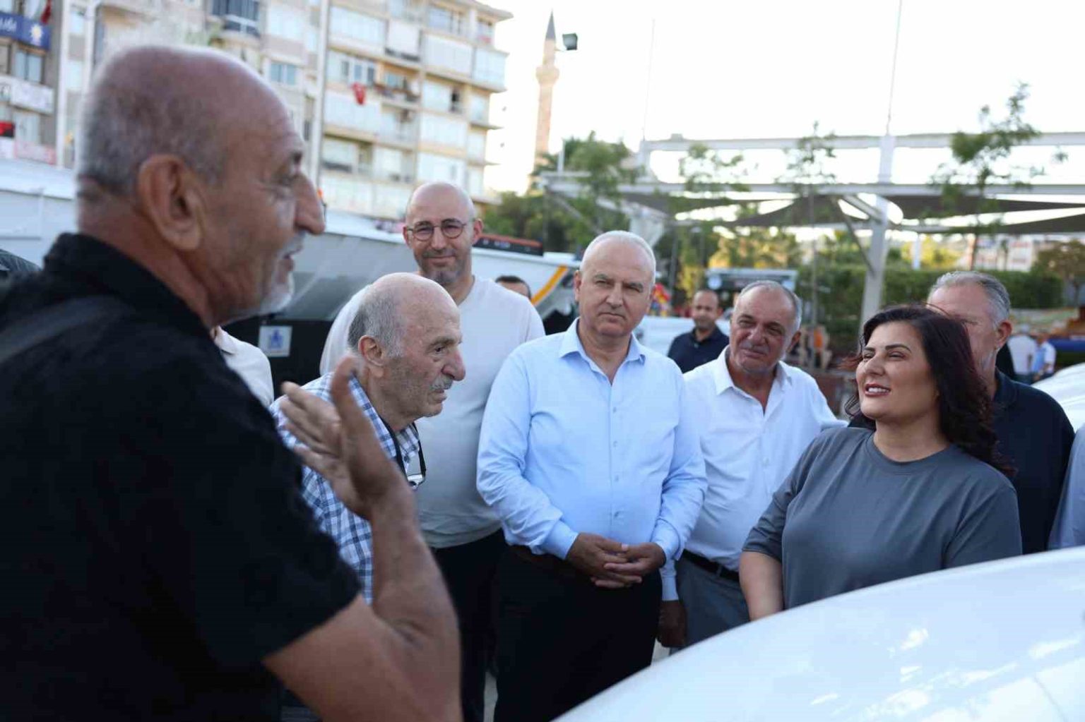 belediyeye-yeni-alinan-araclari-goren-yasli-amcalar-baskan-cerciogluna-boyle-tesekkur-etti