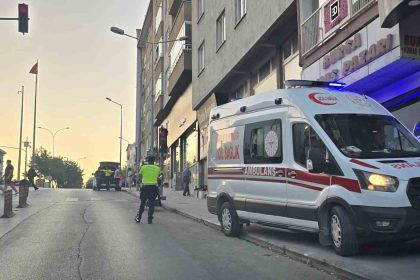 bilecikte-2-motorlu-bisiklet-carpisti-1-yarali