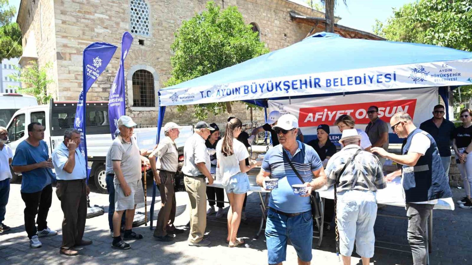 buyuksehir-belediyesinden-vatandaslara-asure-ikrami