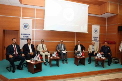 denizli-osbden-ekonomi-panelinde-yesil-ve-yenilikci-sanayi-vurgusu