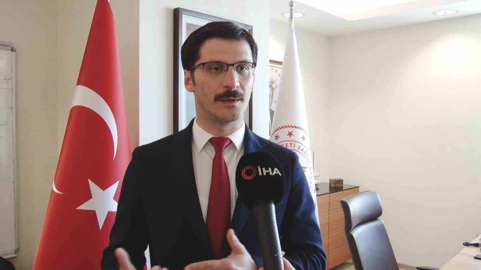 halk-sagligi-genel-muduru-demirkol-11-00-16-00-arasi-zorunlu-olmadikca-disari-cikmayin