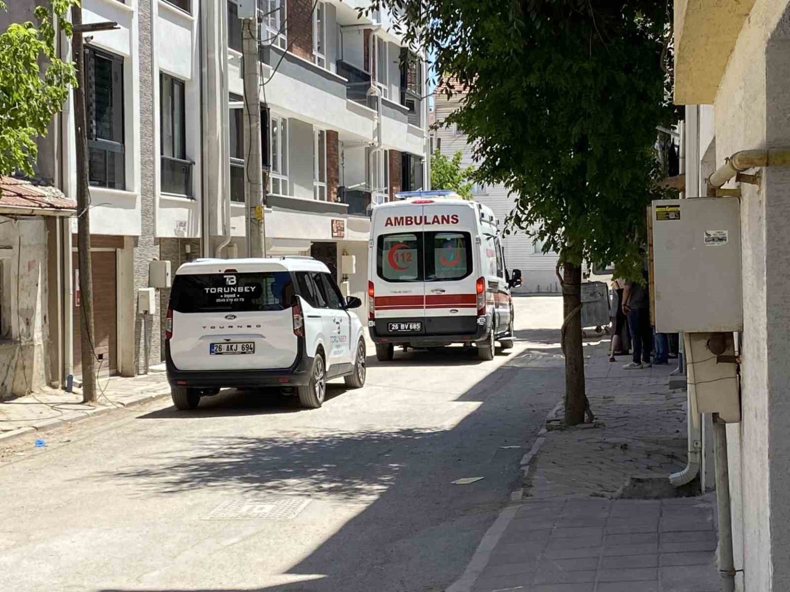 ikinci-kattan-dusen-kucuk-cocuk-hastaneye-kaldirildi