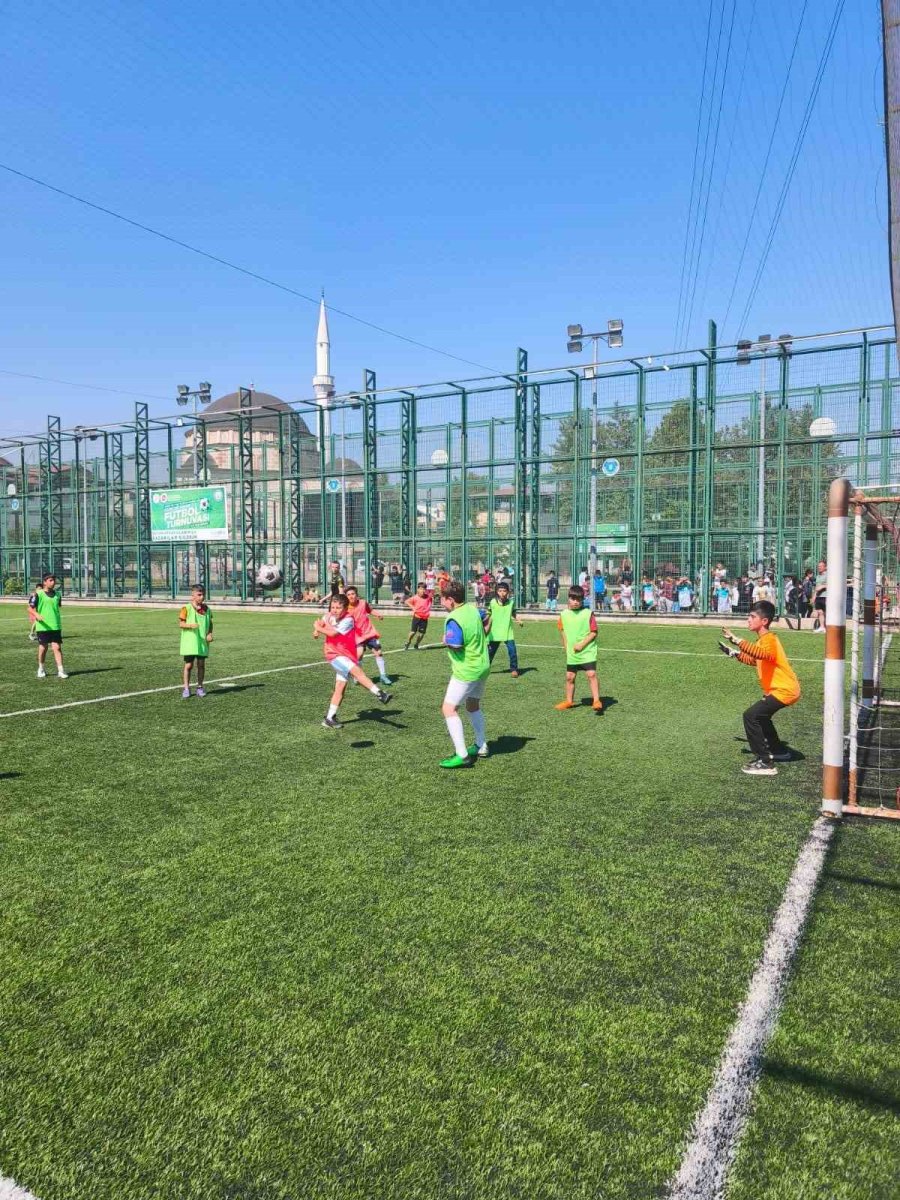 kuran-kurslari-arasi-futbol-turnuvasi-basladi