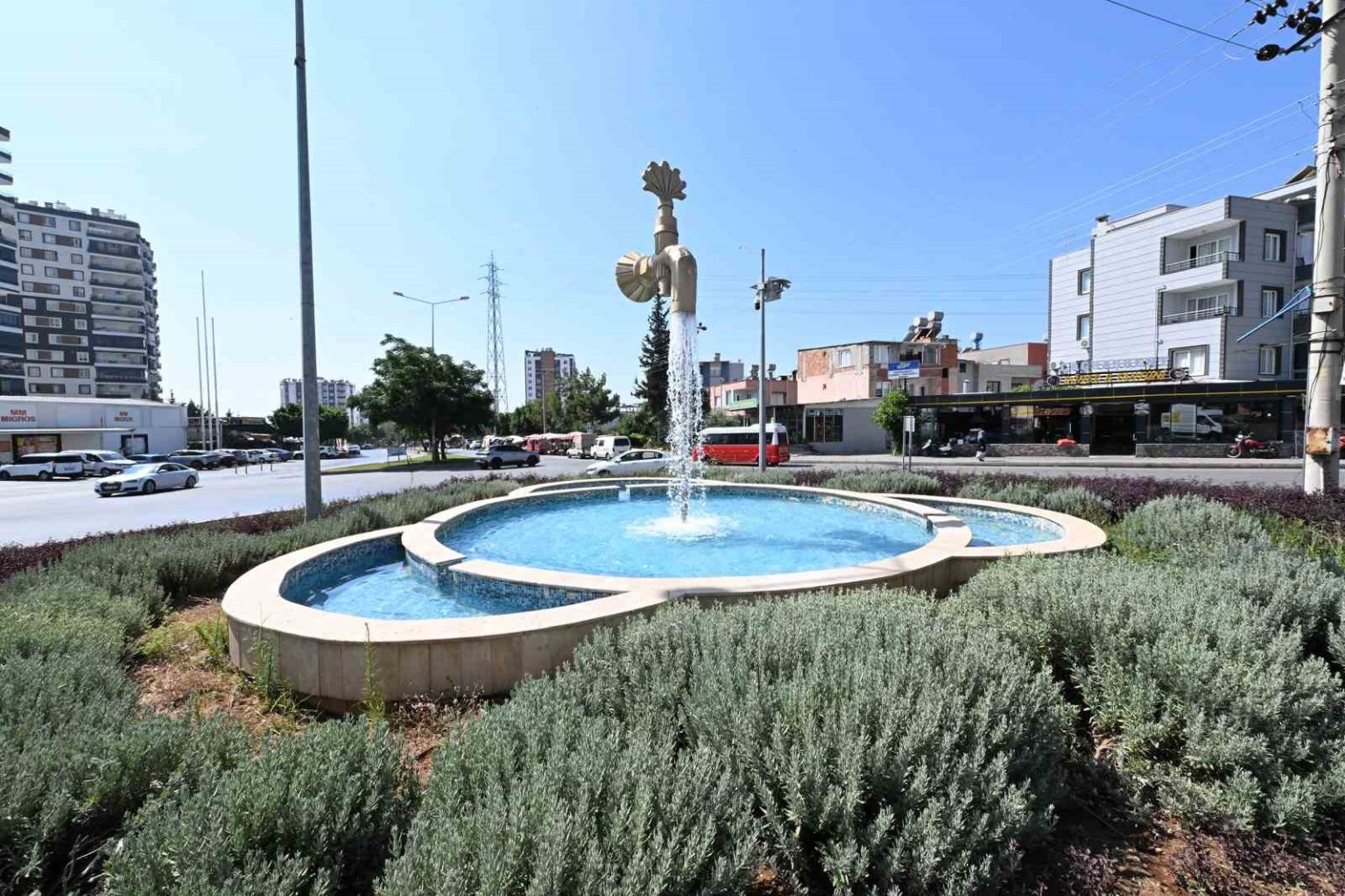mersin-yaza-renkli-girdi