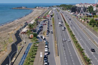 neredeyse-3-kisiye-bir-arac-dusuyor