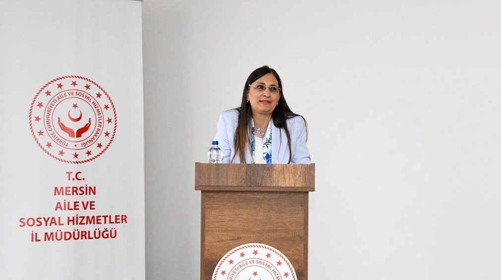 vali-torosun-esi-dudu-irem-toros-gonul-elcileri-ve-koruyucu-aile-programina-katildi