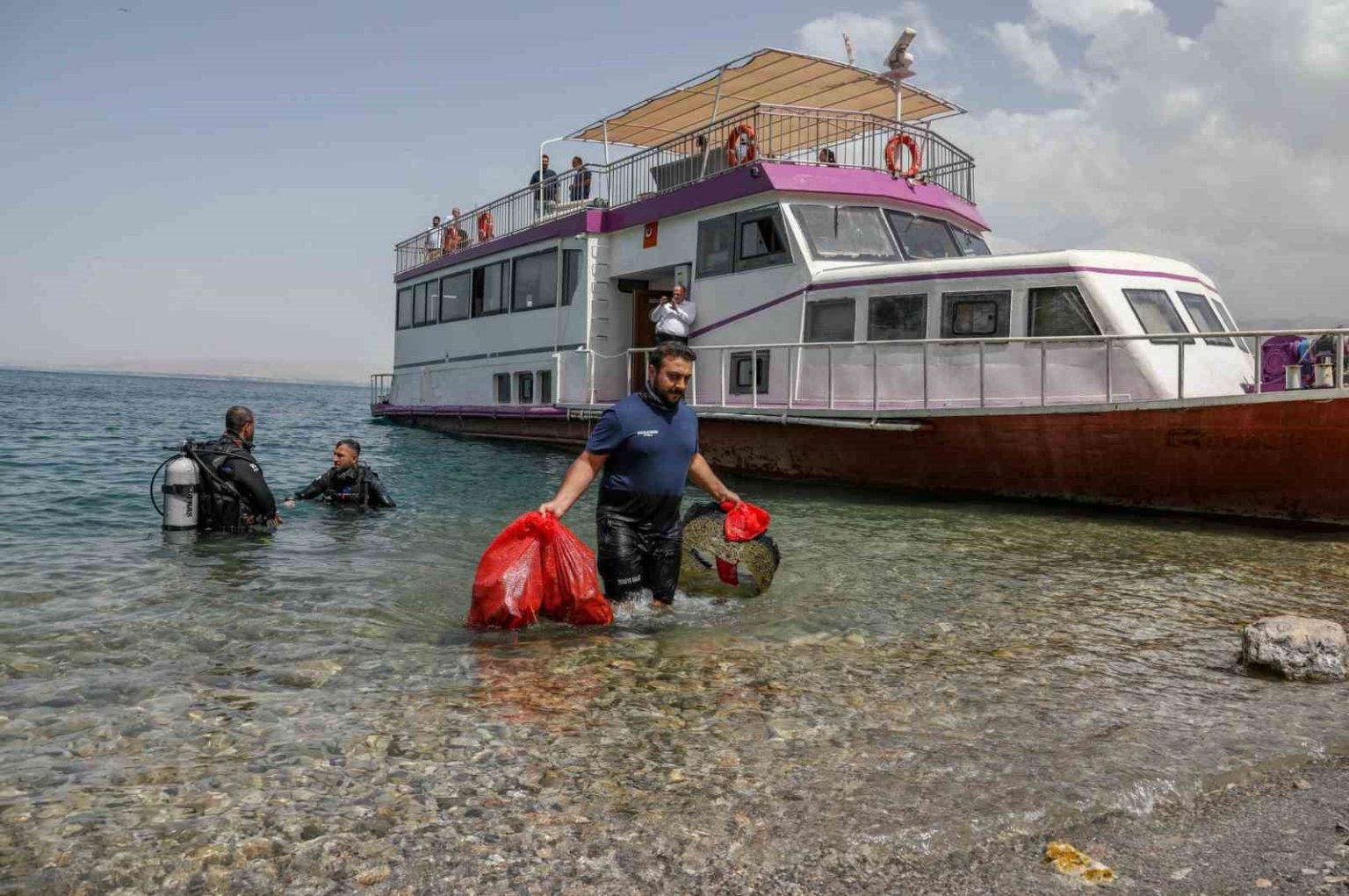 van-golunun-dibinden-cikartilan-atiklar-pes-dedirtti