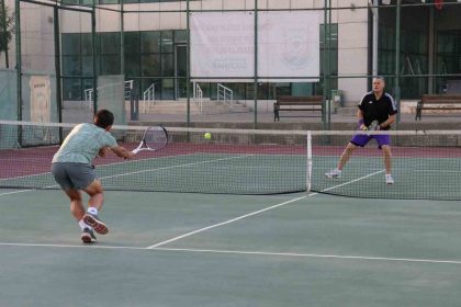 15-temmuz-demokrasi-ve-zafer-bayrami-tenis-turnuvasi-basladi