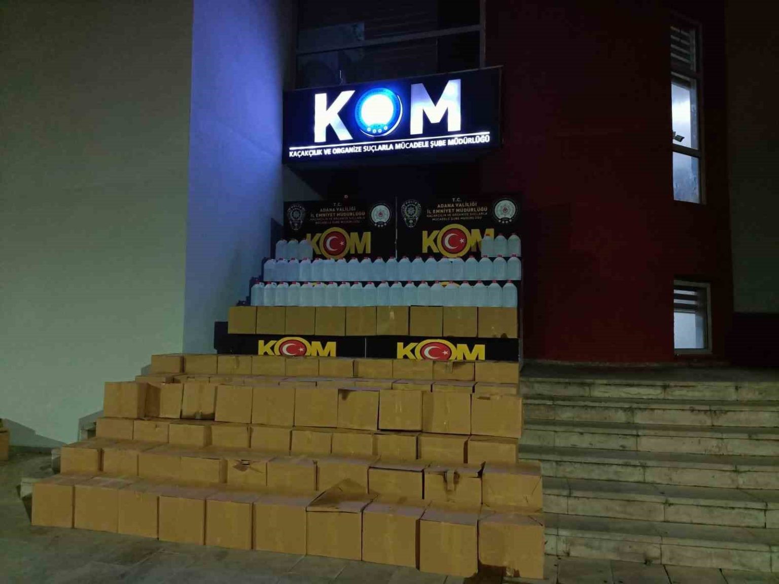 adanada-1-ton-690-litre-kacak-etil-alkol-ele-gecirildi