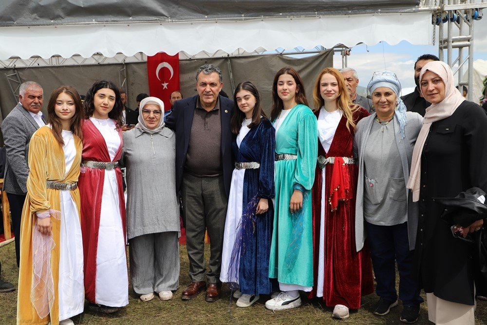 baskan-demir-13ncu-hocvan-yayla-festivaline-katildi