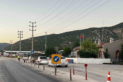 burdurda-tarifesiz-yolcu-tasimaciligina-yonelik-denetimlerde-15-arac-trafikten-men-edildi