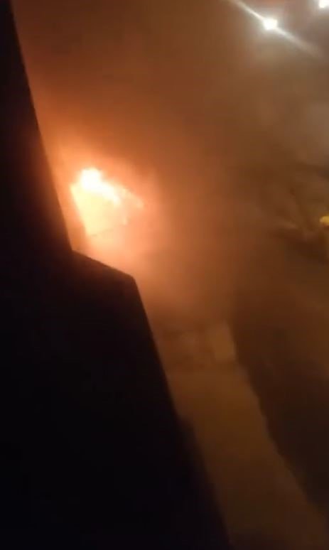 buyukcekmecede-gece-vakti-korkutan-yangin