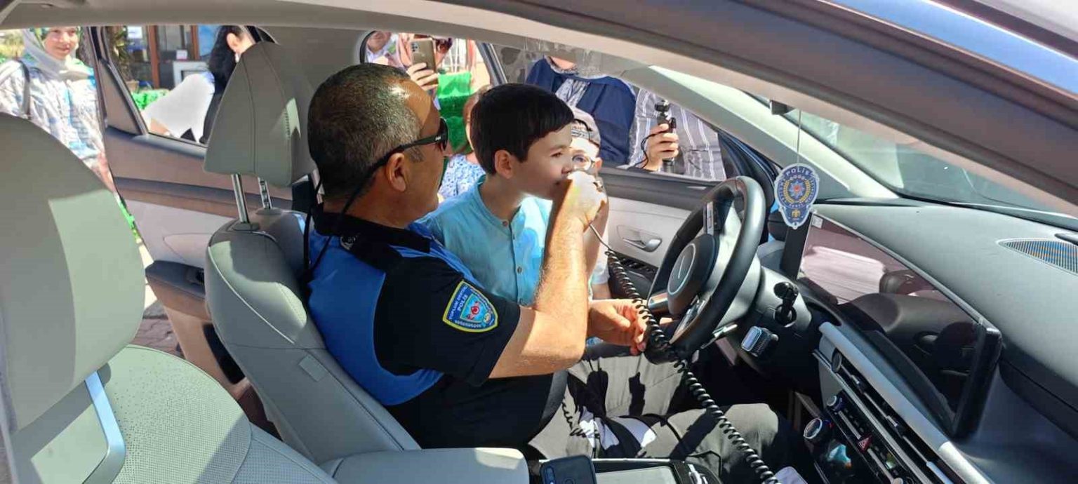 buyuksehir-engelsiz-cocukevinin-ozel-konuklari-atli-polis-grup-amirligine-konuk-oldu
