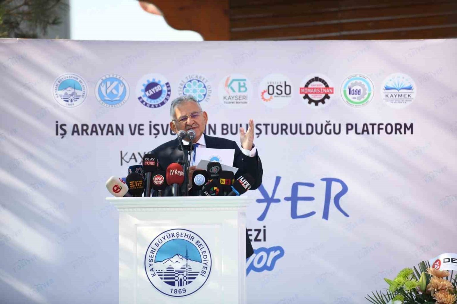buyuksehirin-kayseri-kariyer-merkezi-ilk-6-ayda-bin-500e-yakin-istihdama-araci-oldu