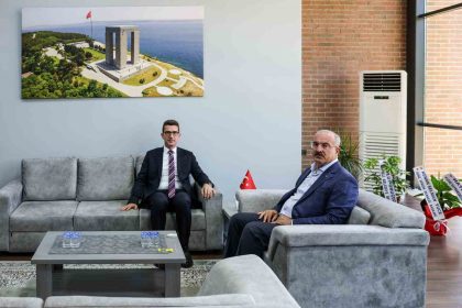 canakkale-valisi-toraman-ezine-kaymakami-kaptanoglu-ile-bir-araya-geldi