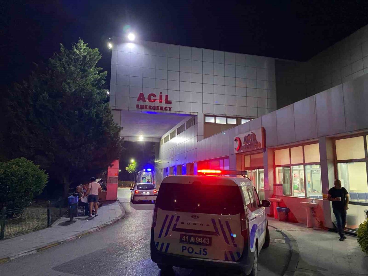 cocuk-gurultusu-tartismasinda-kan-akti-bir-kadin-bicaklandi