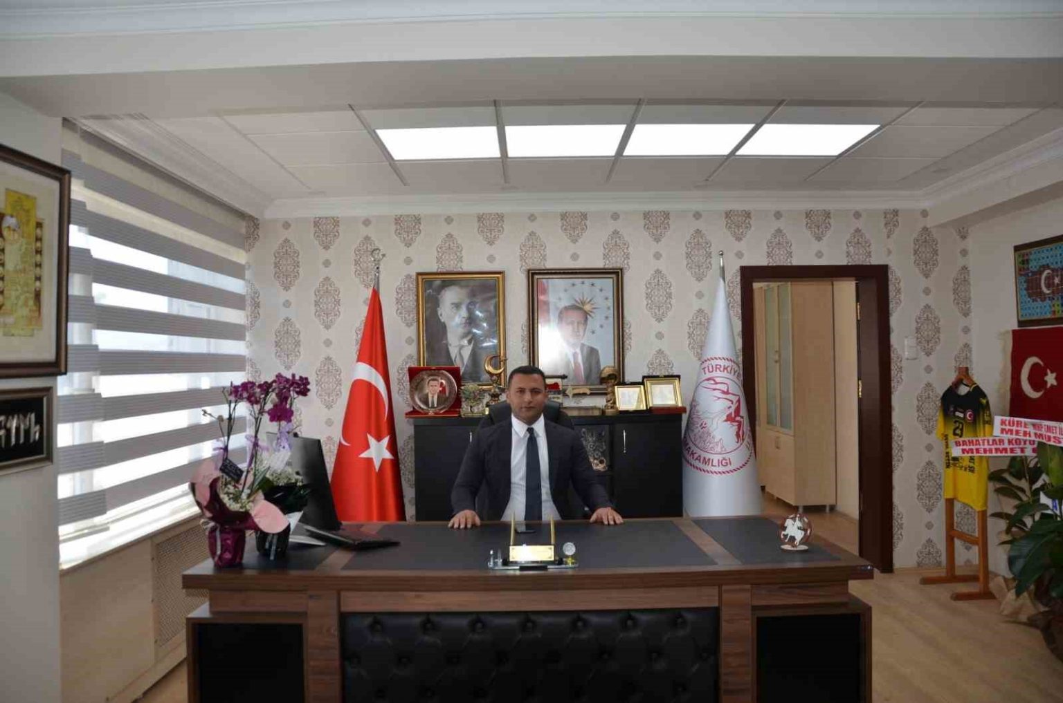emet-kaymakami-mehmet-alperen-baskapan-gorevine-basladi