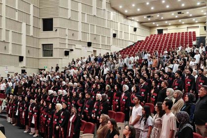 eru-eczacilik-fakultesi-16-donem-mezunlarini-verdi