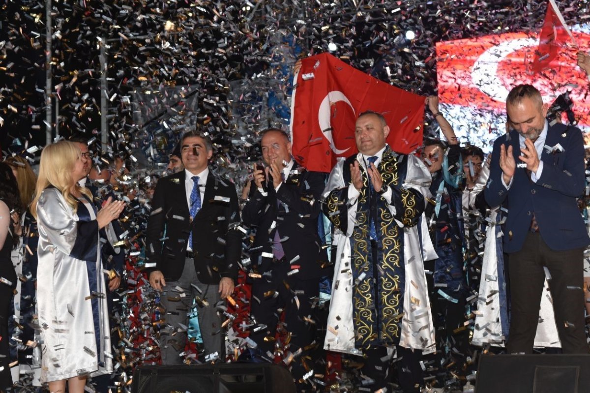 eu-ile-adau-cift-diploma-programi-mezuniyet-toreni