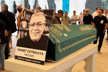 gazeteci-ve-yazar-hikmet-cetinkaya-son-yolculuguna-ugurlandi