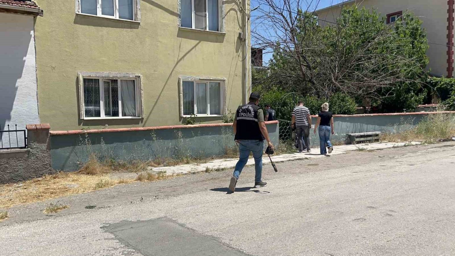 olu-bulunan-2-cocuk-babasi-sahis-kalp-sorunu-nedeniyle-vefat-etmis