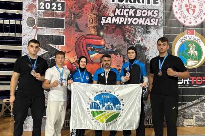 sakarya-buyuksehir-kick-boks-sporcularindan-izmirde-madalya-yagmuru