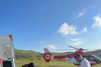 trabzonda-yaylada-duserek-yaralanan-sahis-helikopter-ambulansla-hastaneye-ulastirildi