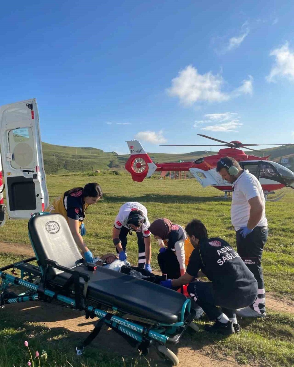 trabzonda-yaylada-duserek-yaralanan-sahis-helikopter-ambulansla-hastaneye-ulastirildi