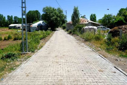 agrinin-eliacik-koyunde-7-bin-metrekare-kilit-parke-calismasi-tamamlandi