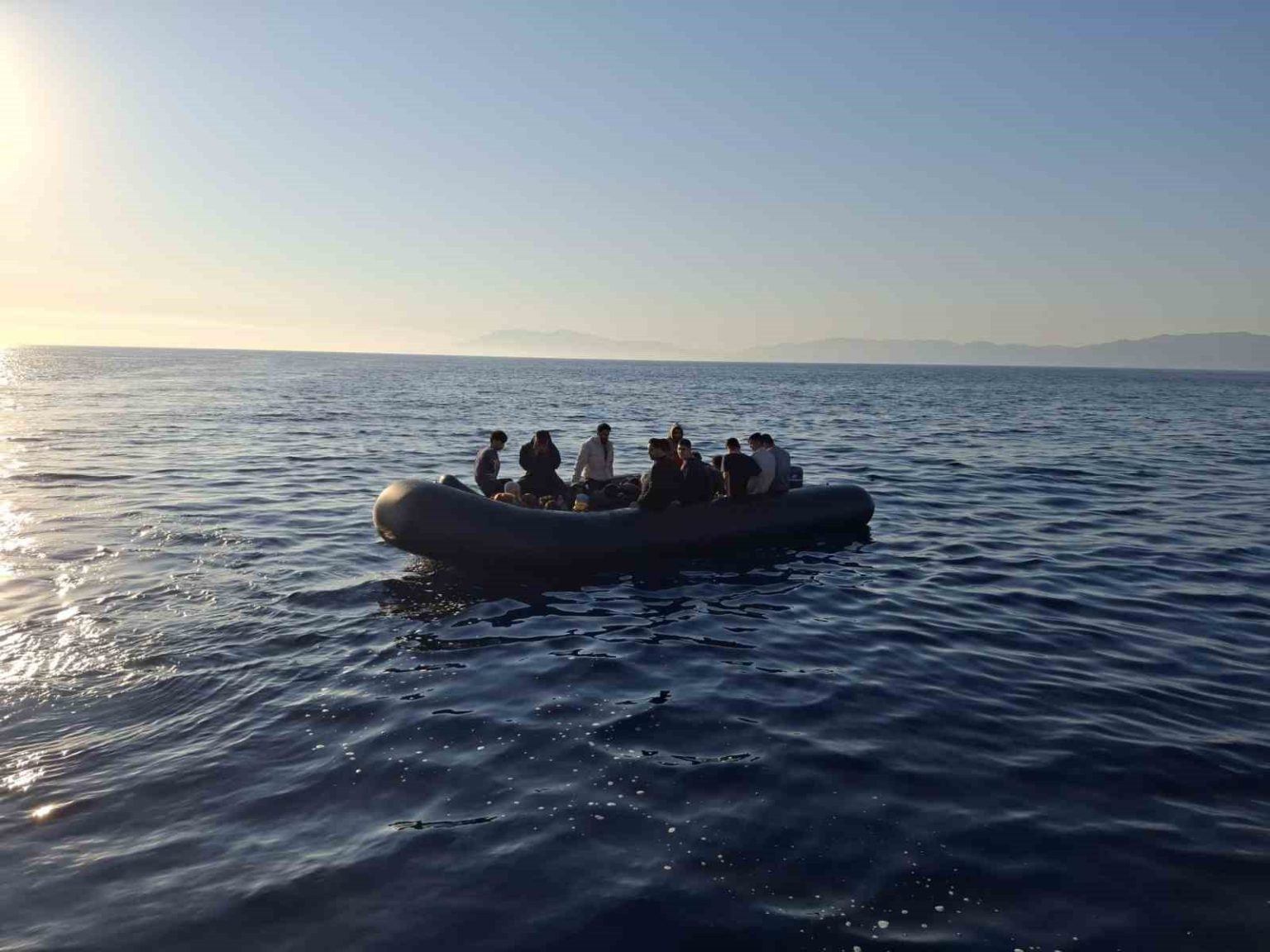 ayvacikta-16si-cocuk-23-kacak-gocmen-kurtarildi