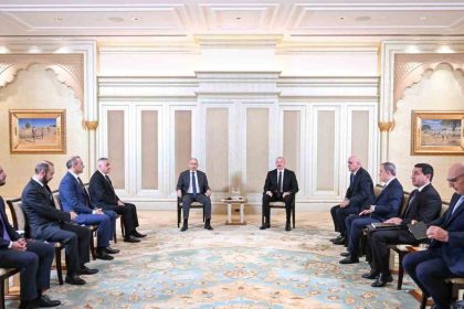 azerbaycan-cumhurbaskani-aliyev-ile-ermenistan-basbakani-pasinyanin-gorusmesi-basladi
