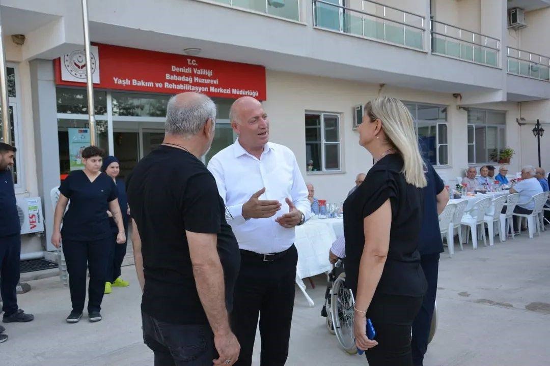 baskan-kumral-huzurevi-sakinleri-ile-ayni-sofrada-bulustu