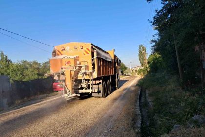 bilecikte-eriyen-asfalta-karsi-karayollarinda-kumlama-calismasi