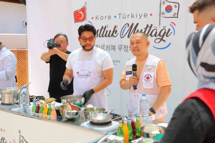 deprem-bolgesinde-dostluk-yemegi
