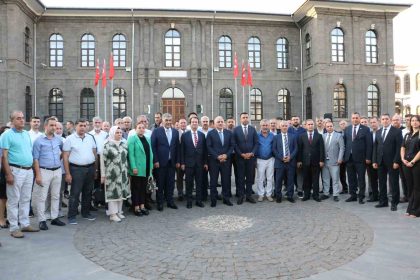 diyarbakirda-srebrenitsa-soykirimi-anisina-fotograf-sergisi-acildi