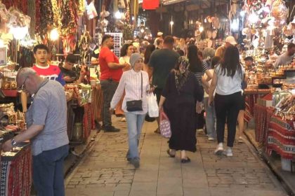 gaziantepte-turist-yogunlugu-yuzleri-gulduruyor