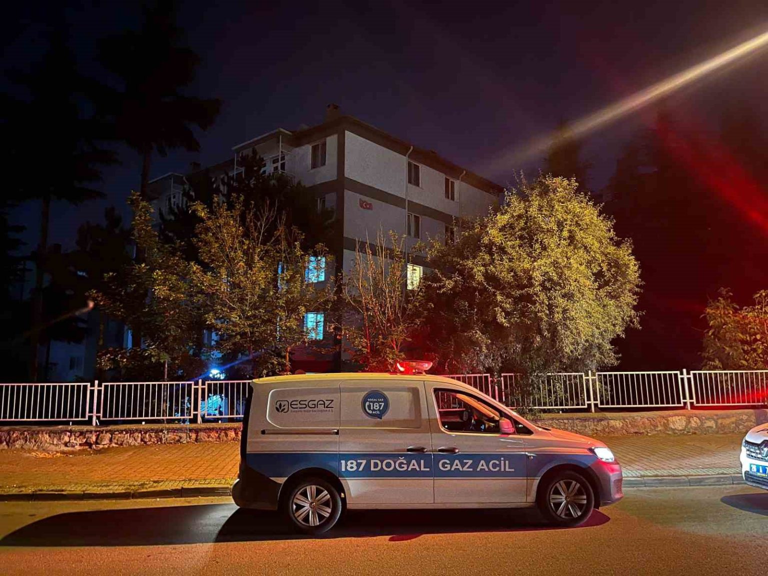 gece-yarisi-yapilan-asilsiz-ihbar-mahalle-sakinlerini-sokaga-doktu