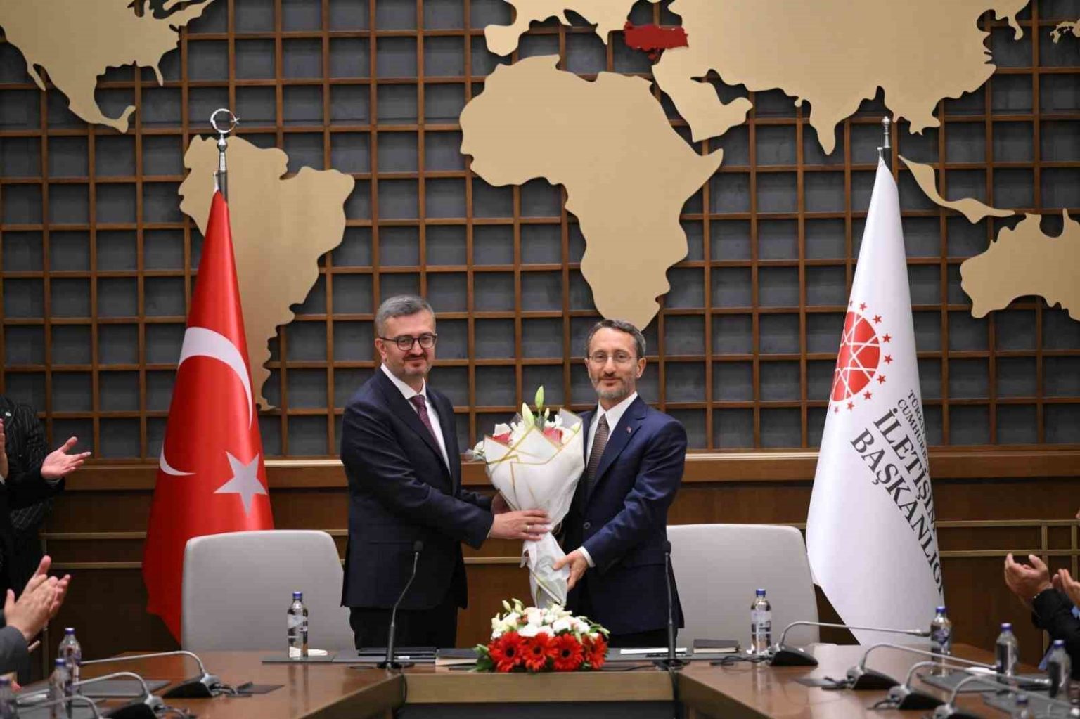 iletisim-baskanliginda-devir-teslim-fahrettin-altun-gorevini-burhanettin-durana-devretti