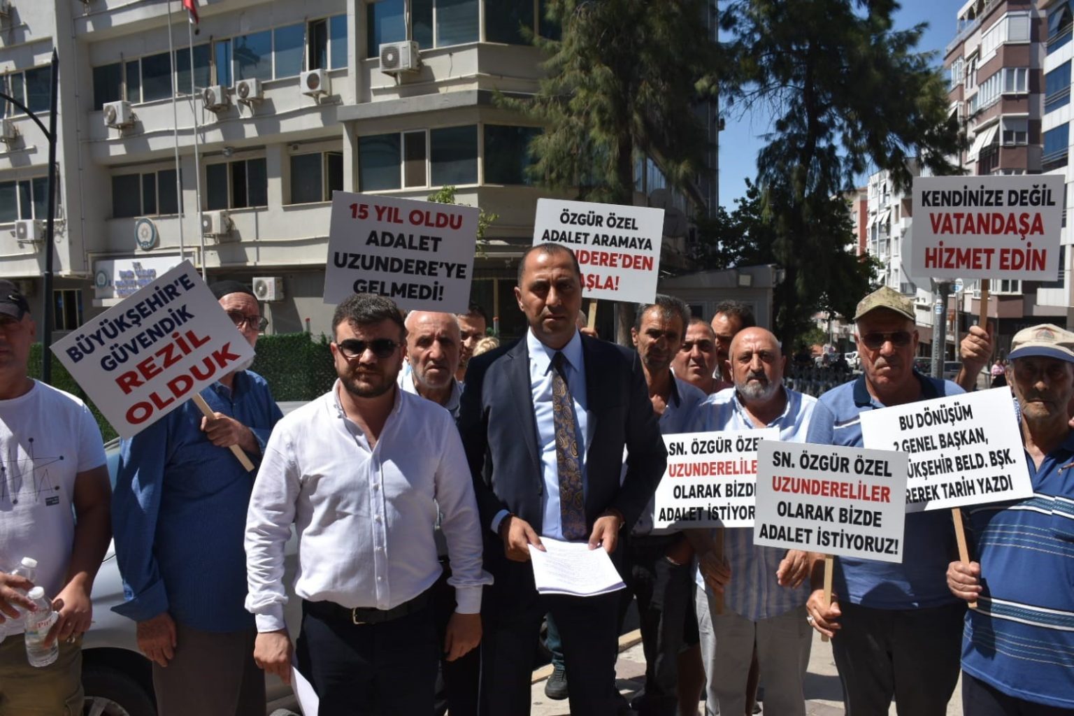 izmirde-kentsel-donusum-magdurlari-isyan-etti-15-yillik-bekleyis-yeter