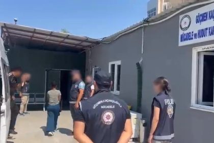 kamerunlu-gocmen-kacakcisi-yurt-disina-cikarmaya-calistigi-11-kisiyle-yakalandi